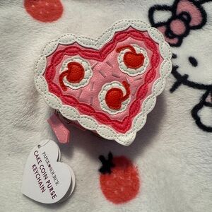 VINTAGE CAKE COIN PURSE KEYCHAIN NWT FROM PAPER SOURCE/ BARNES & NOBLE 🎂🍰🩷